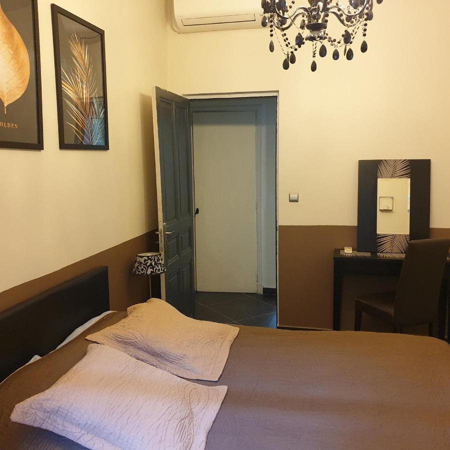 Intra Muros Rue Thiers 8 Pers Climatise Wifi Stationnement Facile * Avignon